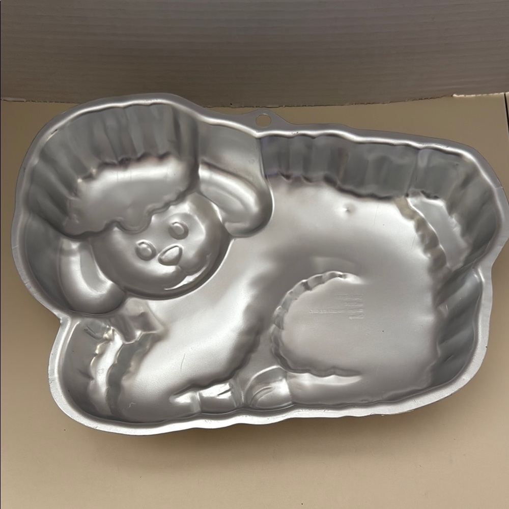 Wilton Vintage 2004 Cuddly Lamb Shaped Cake Pan Including Instructions